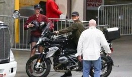 狗仔爆料摩托男星视频,狗仔偷拍引发热议